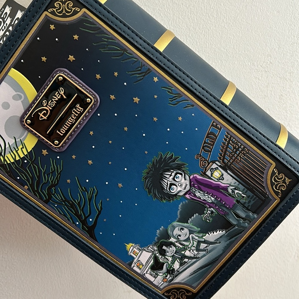 Loungefly Disney Glow In The Dark Hocus Pocus Book Crossbody Bag - Picture 11 of 11